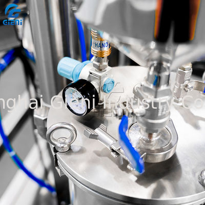 Machine cosmétique à grande vitesse de mélangeur de la poudre 50L avec le dispositif de pulvérisation d'huile