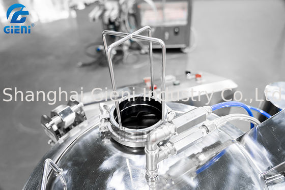 Machine cosmétique à grande vitesse de mélangeur de la poudre 50L avec le dispositif de pulvérisation d'huile