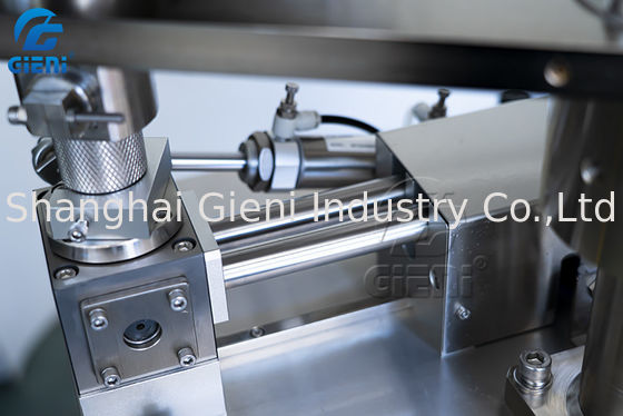 Machine de remplissage de lustre de lèvre de mascara de deux becs avec le réservoir 20L