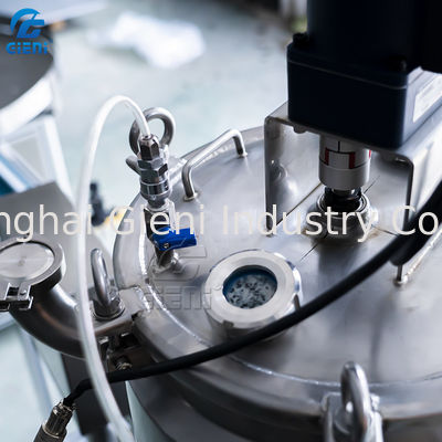 machine de remplissage cosmétique de crème de crayon correcteur de 45pcs/Min 100ml avec le levage de bec