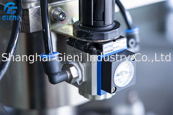 machine de remplissage cosmétique de crème de crayon correcteur de 45pcs/Min 100ml avec le levage de bec