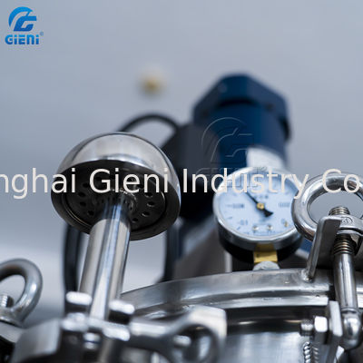 machine de remplissage cosmétique de crème de crayon correcteur de 45pcs/Min 100ml avec le levage de bec