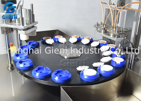 machine du remplissage 20ml cosmétique rotatoire pour la crème de base de BB 30pcs/Min