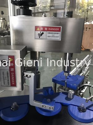 machine de 45pcs/Min Nail Polish Filling Capping avec 2 becs