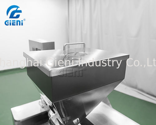 La machine à grande vitesse 10kgs de presse de poudre de maquillage de 2.2kw 50L huilent le dispositif de pulvérisation