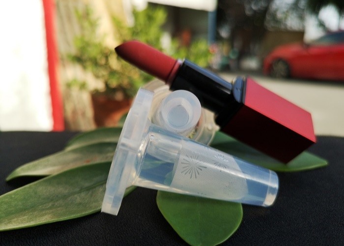 Main simple de haut de rouge à lèvres silicone transparent en cristal de moule avec propre logo