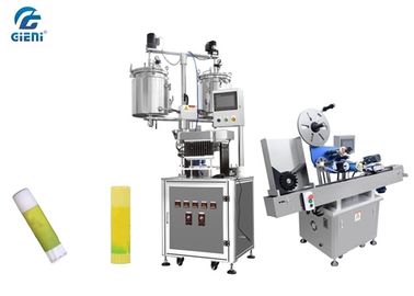 Un bon prix. Équipement industriel de baume à lèvres de douze becs avec l'étiqueteur automatique en ligne