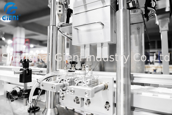 Un bon prix. Machine de remplissage de baume à lèvres à température de chauffage de 60 à 100 °C avec un matériau en acier inoxydable haute précision ±0,1G en ligne